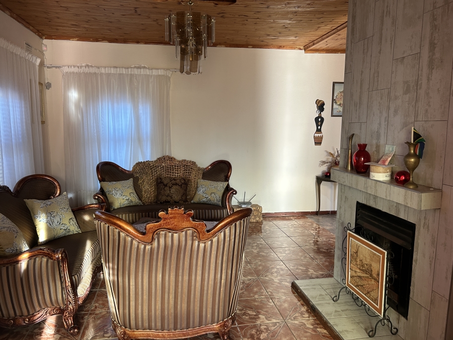 3 Bedroom Property for Sale in Peerless Park West Western Cape